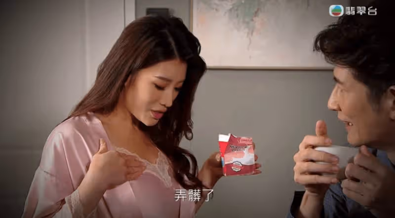 TVB火辣小花靠身材上位!倒牛奶濕身,讓男拍檔當場流鼻血!
