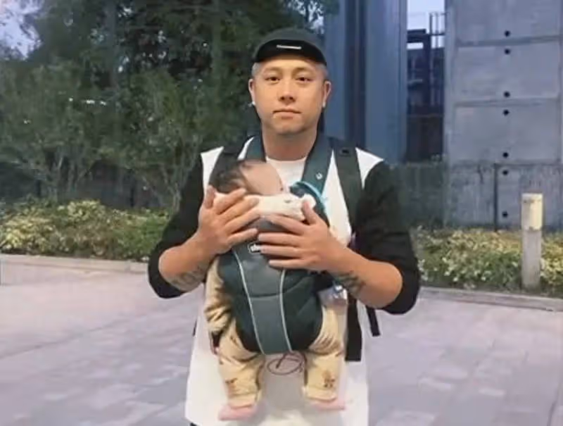 窮到沒錢交電費!香港知名男星主動曬收款碼求幫助,網友直呼不要臉