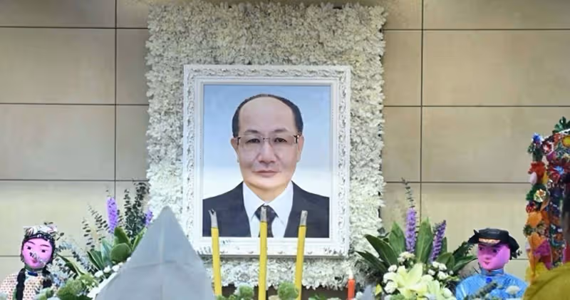 TVB配角演員舉行設靈儀式,佘詩曼送花牌悼念,揭雙方是親戚關係