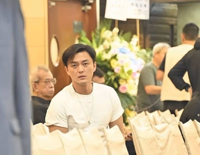 TVB配角演員舉行設靈儀式,佘詩曼送花牌悼念,揭雙方是親戚關係