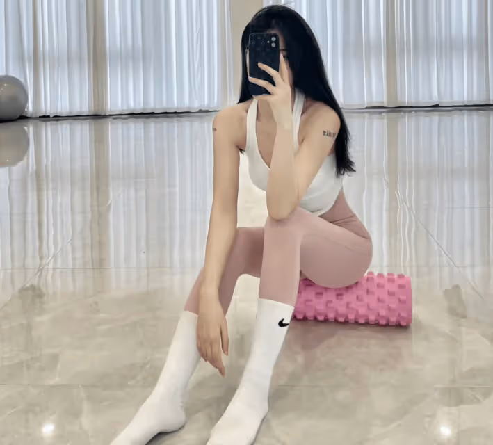 身材如此火辣,她是怎麼做到的?答案竟在這條粉色瑜伽褲中!