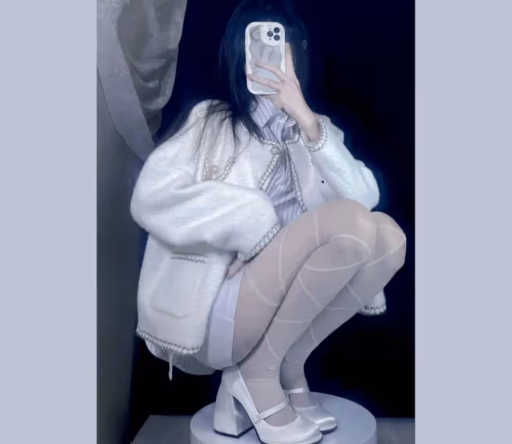 白色小香外套+白絲魚網襪,美到炸裂