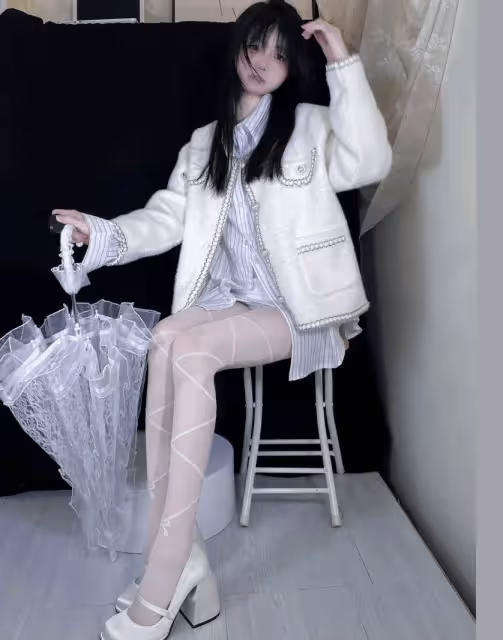 白色小香外套+白絲魚網襪,美到炸裂