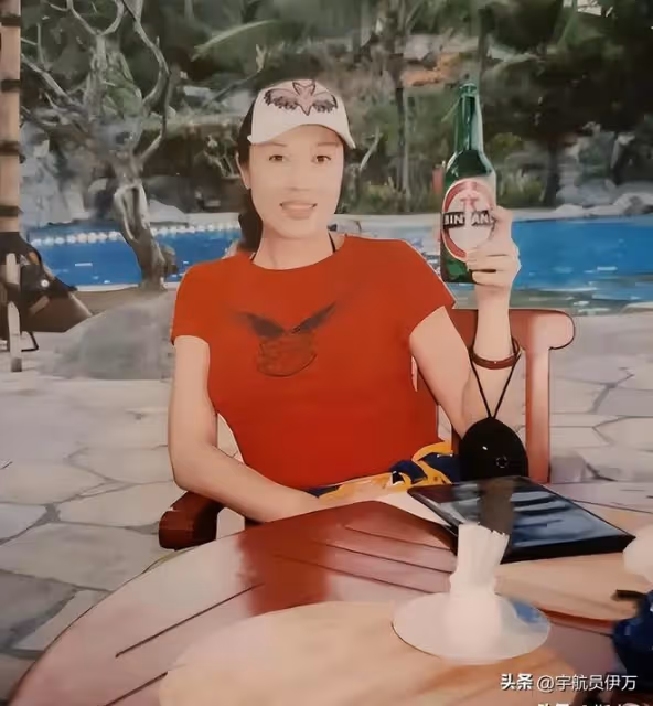 我國首位變性人：隱瞞身份嫁大32歲富商，丈夫臨終拆穿，如今怎樣