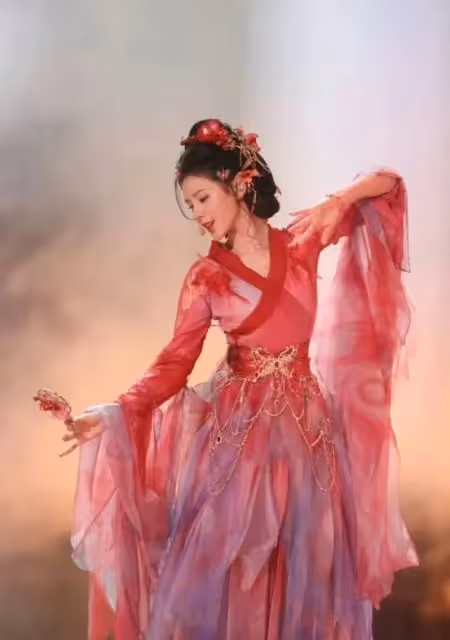 張予曦《浪姐》初舞台驚艷亮相，歌聲雖微瑕但美貌與舞姿征服全場