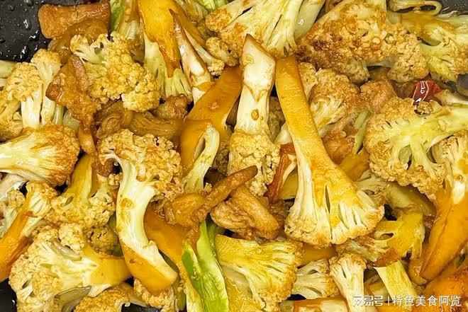 手殘黨福音來了,深扒干鍋花菜的簡單做法,脆嫩鮮辣,好吃又營養