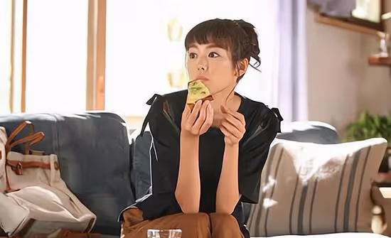 離婚三年帶漂亮小三去同學會,再見那個人老珠黃的前妻,男人崩潰