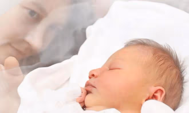 母乳喂養的新生兒,吃奶量如何掌握?新生寶寶喂奶的姿勢怎樣才對