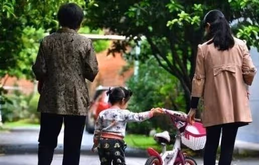 婆婆:幫兒媳帶孩子,做到「三不管」,日子過得舒心還不受氣