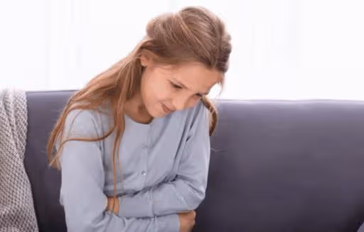 女孩首次來例假,我們得告訴孩子3件事,讓孩子保護好自己