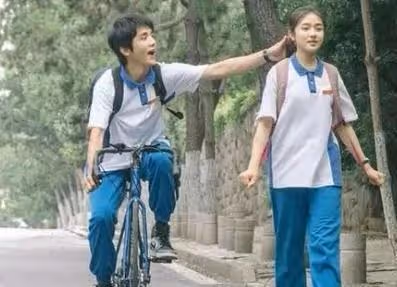 女孩首次來例假,我們得告訴孩子3件事,讓孩子保護好自己