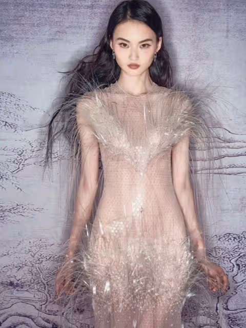 超模賀聰穿梭時尚夜晚,夢幻「煙花裙」綻放GQ年度男士大獎