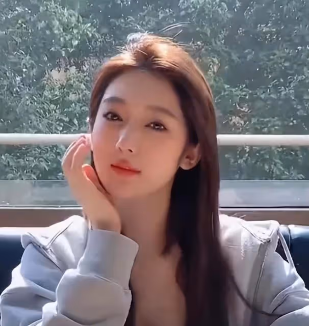 都美竹獨立力挺時裝周:真實面對潮流與挑戰
