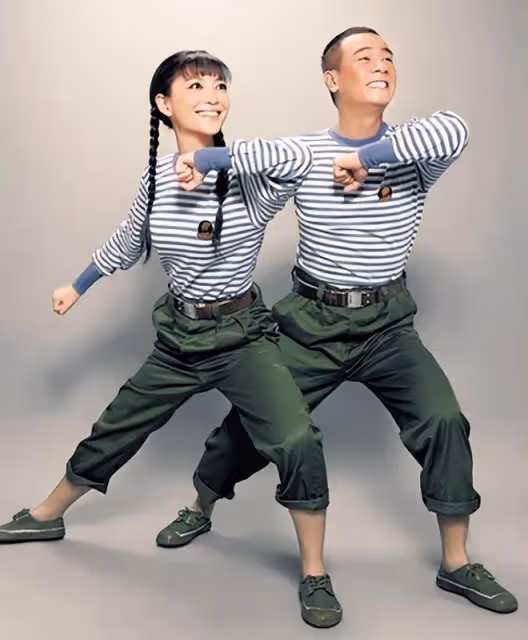 陳小春成應采兒時尚小跟班,夫妻同框魅力無限