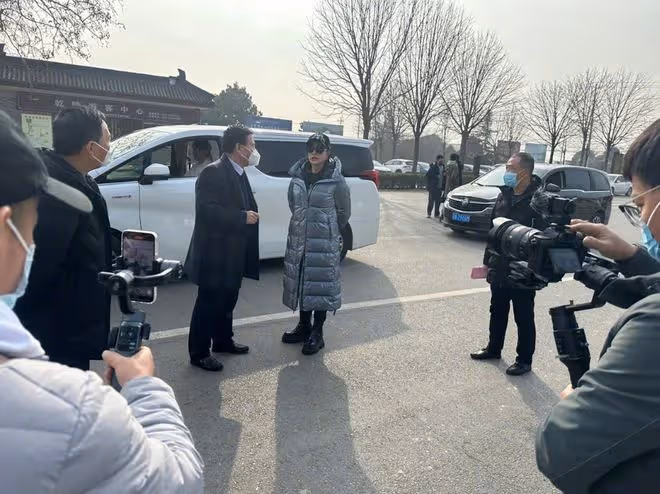 女神劉曉慶扮嫩又出錯!臉P濾鏡讓人驚呆