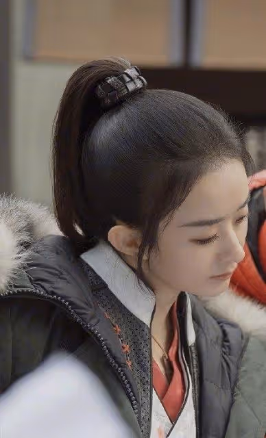 《有翡》劇照爆出,趙麗穎和王一博搭配太有CP感,穎寶與甜甜來了