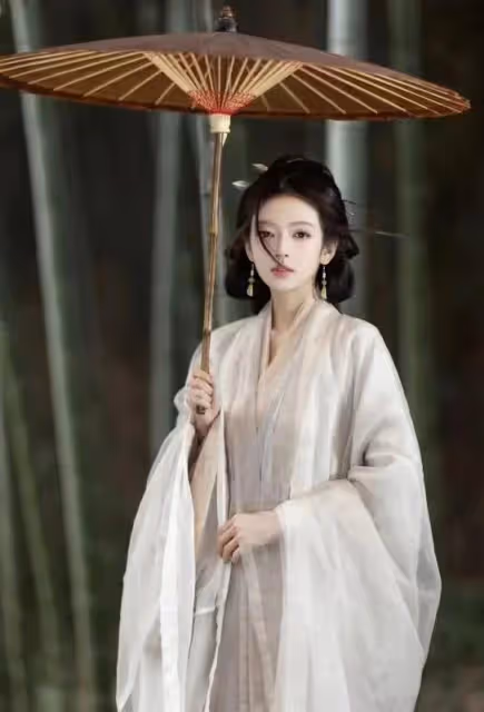 何瑞賢的漢服照,完美的詮釋了古代美女的萬千風情