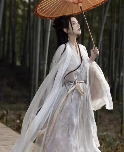 何瑞賢的漢服照,完美的詮釋了古代美女的萬千風情