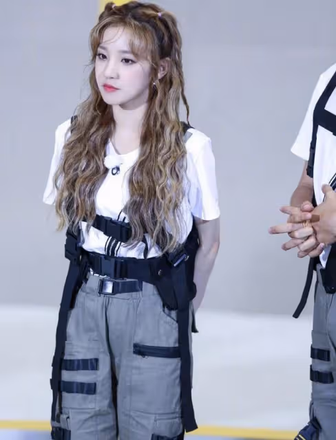 與baby相爭女主的宋雨琦什麼來頭?韓風小女生的穿搭,可愛惹人愛