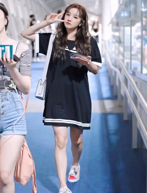 與baby相爭女主的宋雨琦什麼來頭?韓風小女生的穿搭,可愛惹人愛