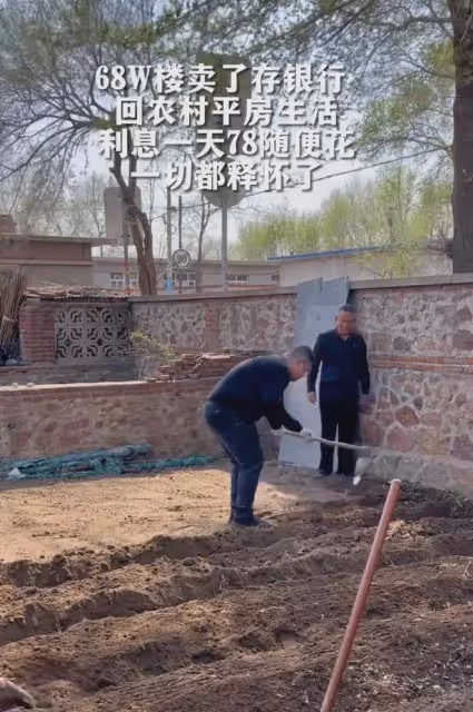 男子68萬賣城裡房子回農村,存銀行每天利息78,低成本生活超愜意
