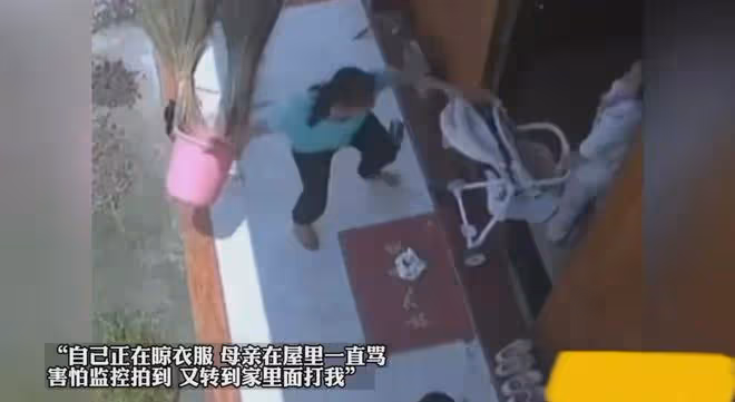 女子在娘家抱著孩子和母親發生爭,女子:母親在屋裡一直罵,寒心