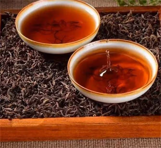 普洱茶是紅茶還是綠茶?普洱茶中的散茶和茶餅之間的區別有哪些?