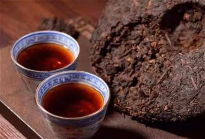 普洱茶是紅茶還是綠茶?普洱茶中的散茶和茶餅之間的區別有哪些?