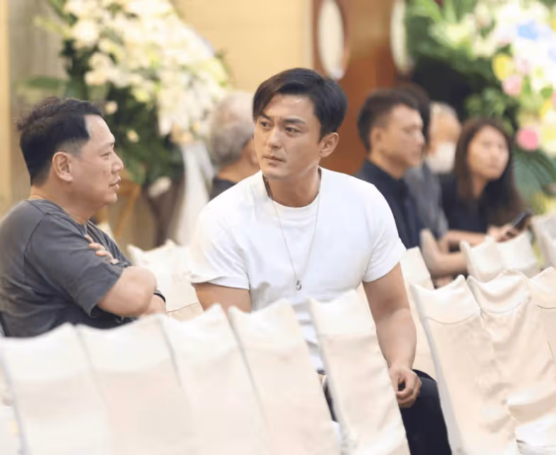 一路走好!TVB男星上月猝逝今日設靈!外甥女佘詩曼送花牌