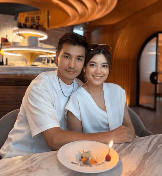 TVB視帝為老婆慶生!太太刻意遮肚,疑似懷第二胎!