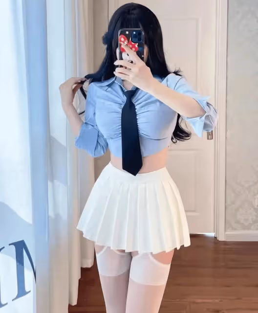 白絲弔帶襪：性感誘惑，綻放致命魅力！