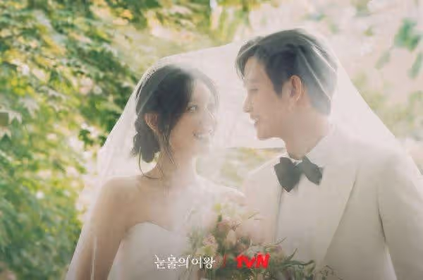 拍《淚之女王》婚紗照前「僅見面金秀賢2次」! 金智媛:那時很生疏