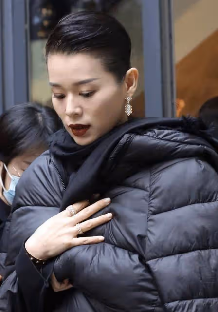 胡杏兒無濾鏡太可了,身披羽絨服配大背頭A到爆,天然五官太高級