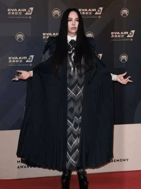 張惠妹怎麼胖成這樣！加大碼西裝快塞不下200斤，氣場依舊強大