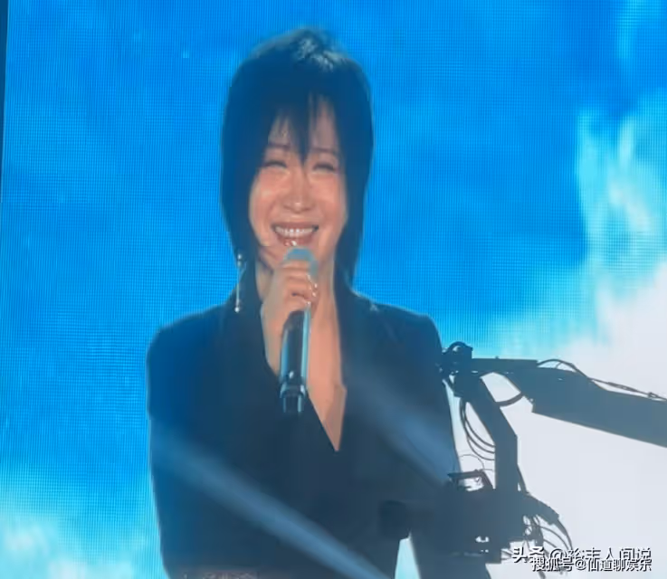斯琴格日樂濰坊風箏節惹爭議！嚴重跑調像背歌詞，孫楠實力救場