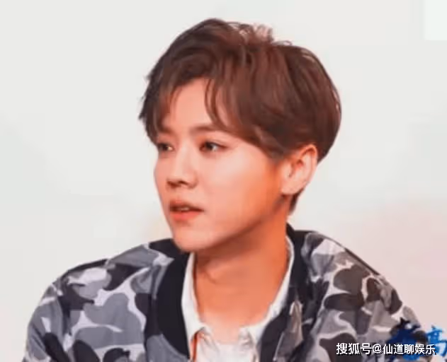 關曉彤和鹿晗戀情公開的原因是什麼？頂流時期官宣戀情很男人