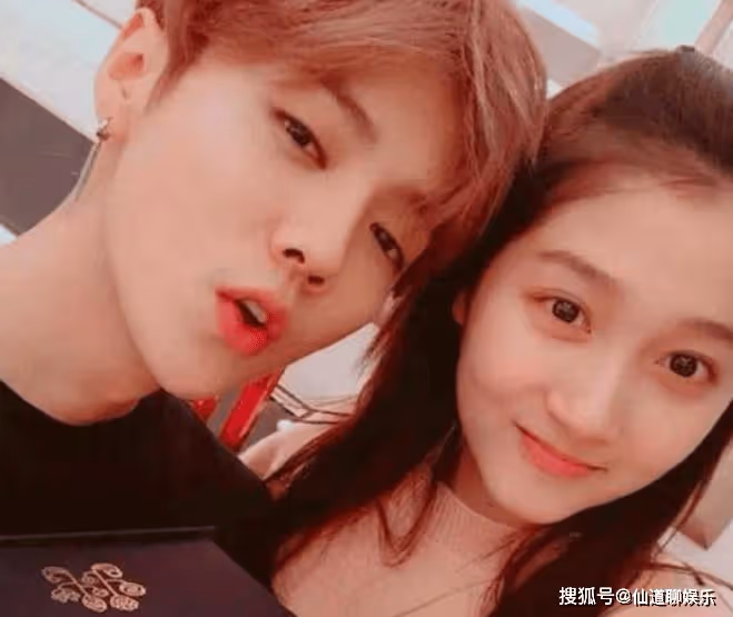 關曉彤和鹿晗戀情公開的原因是什麼？頂流時期官宣戀情很男人