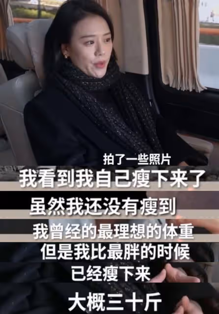 36歲馬思純近照曝光,扎雙麻花辮穿超短裙,瘦身成功後越來越少女