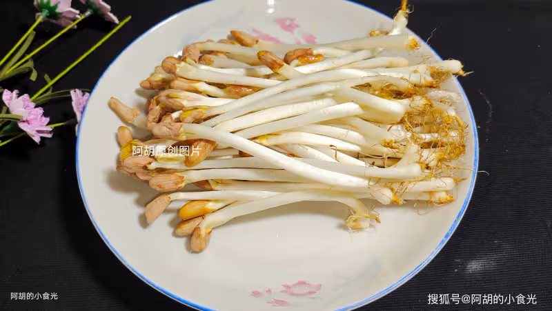 香椿韭菜靠邊站!穀雨後這菜使勁吃,配牛肉一炒,吃出大營養,一道神級下飯菜