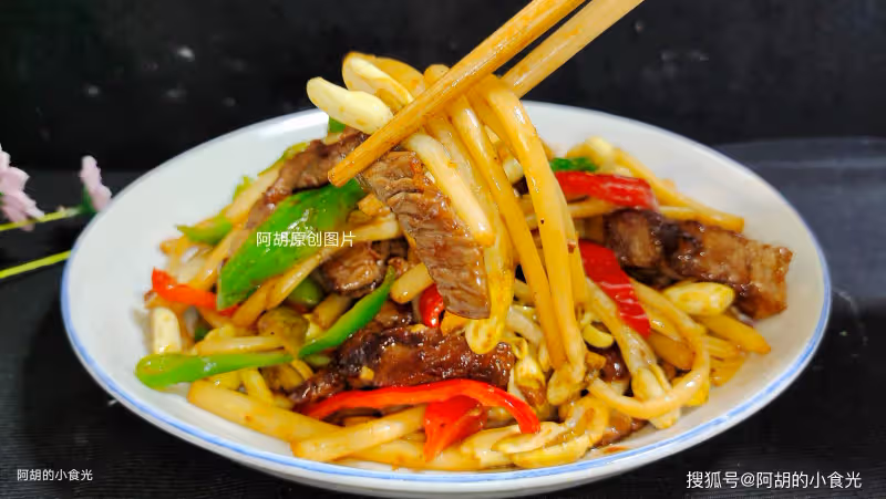 香椿韭菜靠邊站!穀雨後這菜使勁吃,配牛肉一炒,吃出大營養,一道神級下飯菜