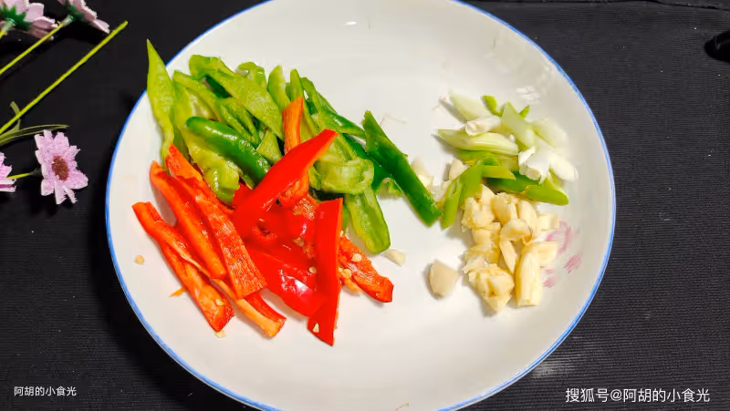 香椿韭菜靠邊站!穀雨後這菜使勁吃,配牛肉一炒,吃出大營養,一道神級下飯菜