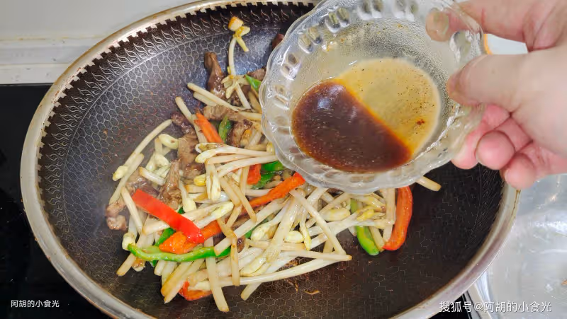 香椿韭菜靠邊站!穀雨後這菜使勁吃,配牛肉一炒,吃出大營養,一道神級下飯菜