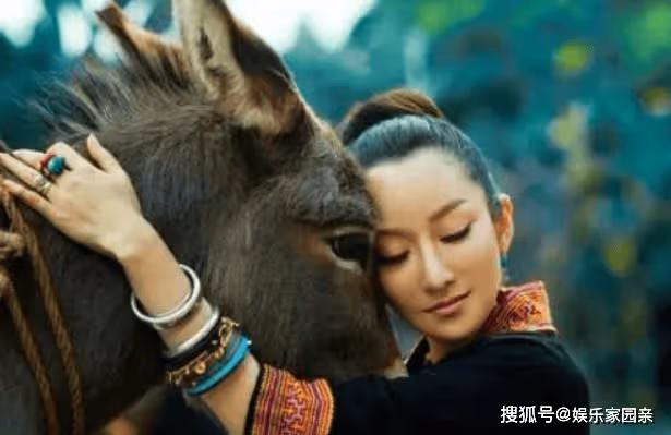薩頂頂為什麼被稱作神婆？她憑藉獨特的音樂風格走紅