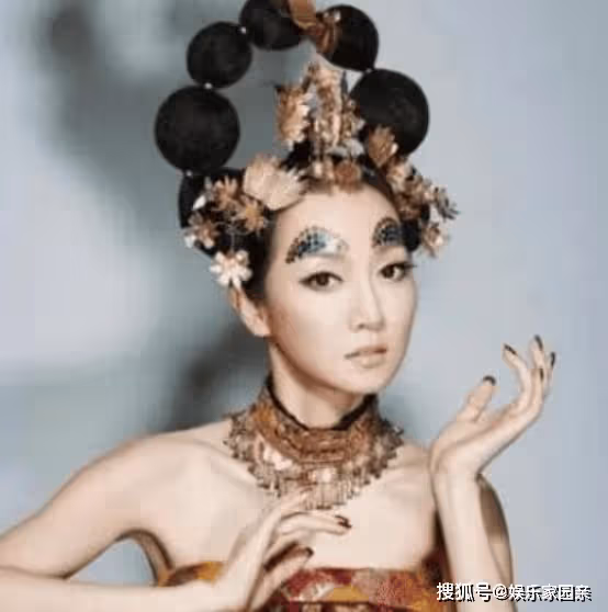 薩頂頂為什麼被稱作神婆？她憑藉獨特的音樂風格走紅