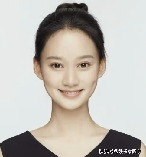 夏夢為什麼資源這麼好？00後出道沒多久作品很多