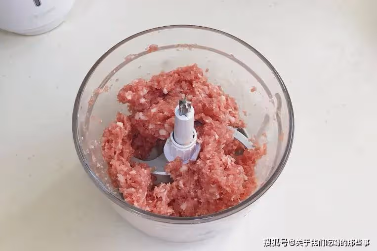 炸肉丸子,記住別放麵粉,廚師長教你正確做法,焦香酥脆不回軟