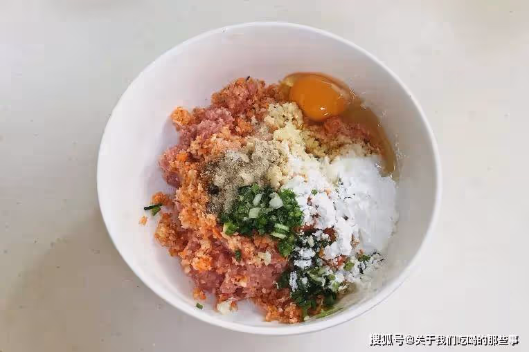 炸肉丸子,記住別放麵粉,廚師長教你正確做法,焦香酥脆不回軟