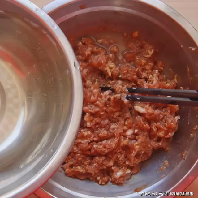 炸肉丸子,記住別放麵粉,廚師長教你正確做法,焦香酥脆不回軟