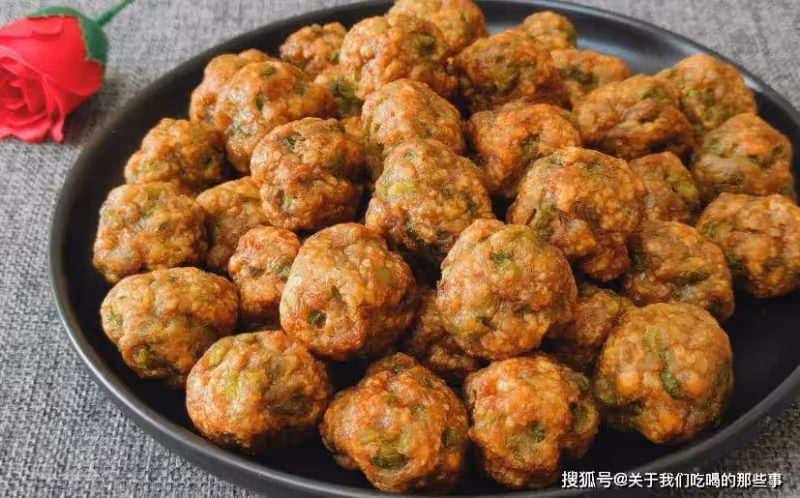 炸肉丸子,記住別放麵粉,廚師長教你正確做法,焦香酥脆不回軟