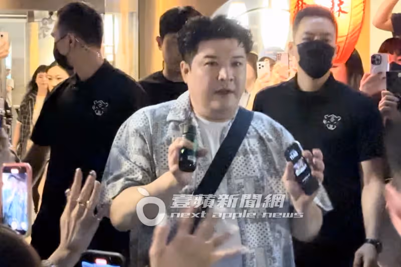 狗仔直擊｜Super Junior慶功宴！始源、希澈都來了　百粉包圍桃園鼎王